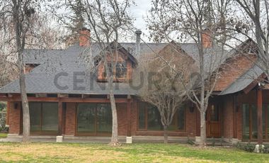 CASA INGLESA EN ARRIENDO EN LAS BRISAS, 6 DORMITORIOS