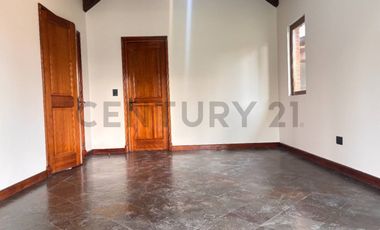 CASA INGLESA EN ARRIENDO EN LAS BRISAS, 6 DORMITORIOS