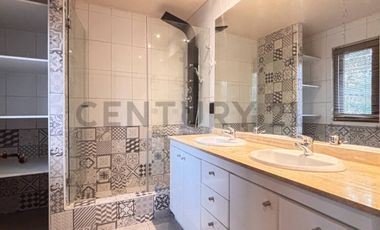 CASA INGLESA EN ARRIENDO EN LAS BRISAS, 6 DORMITORIOS