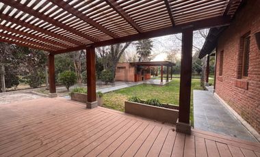 CASA INGLESA EN ARRIENDO EN LAS BRISAS, 6 DORMITORIOS