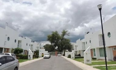 HERMOSA CASA EN VENTA CONDO CON ALBERCA SAN JUAN DEL RIO