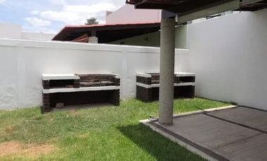 HERMOSA CASA EN VENTA CONDO CON ALBERCA SAN JUAN DEL RIO