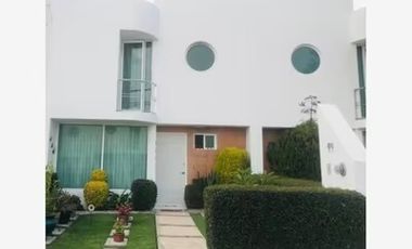 HERMOSA CASA EN VENTA CONDO CON ALBERCA SAN JUAN DEL RIO