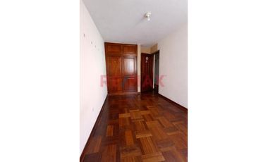 Acogedor Y Amplio Departamento En Urb. Santa Edelmira (3Er Piso)