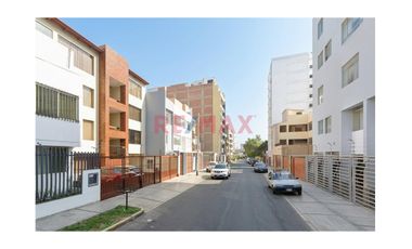 Acogedor Y Amplio Departamento En Urb. Santa Edelmira (3Er Piso)