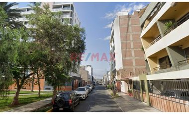 Acogedor Y Amplio Departamento En Urb. Santa Edelmira (3Er Piso)
