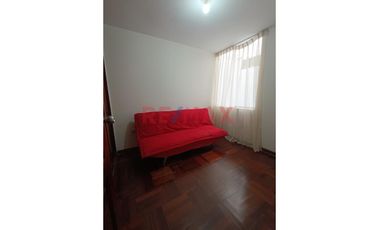 Acogedor Y Amplio Departamento En Urb. Santa Edelmira (3Er Piso)