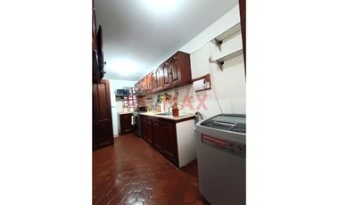 Acogedor Y Amplio Departamento En Urb. Santa Edelmira (3Er Piso)