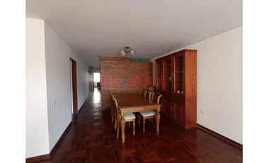 Acogedor Y Amplio Departamento En Urb. Santa Edelmira (3Er Piso)