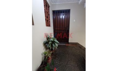 Acogedor Y Amplio Departamento En Urb. Santa Edelmira (3Er Piso)