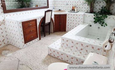 Casa de Venta Amoblada - Machángara, 9 habitaciones,15 garajes