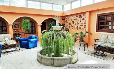 Casa de Venta Amoblada - Machángara, 9 habitaciones,15 garajes