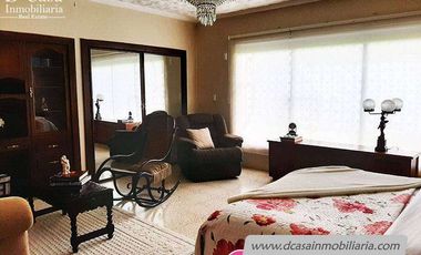 Casa de Venta Amoblada - Machángara, 9 habitaciones,15 garajes