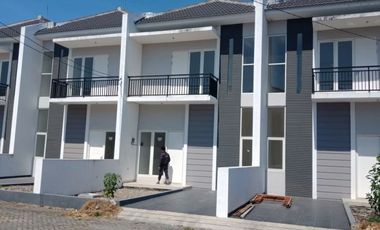 Rumah baru 2 lantai Tropodo Waru