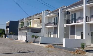 Rumah baru 2 lantai Tropodo Waru