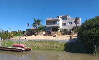 Casa en alquiler en barrio San Benito, Villanueva - al rio - amoblada