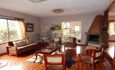 Villa Casa Edificio de venta en Ucubamba – código:12061
