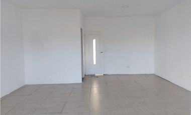 GALPON CON LOCAL COMERCIAL AL FRENTE
