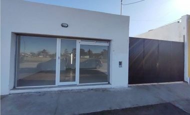 GALPON CON LOCAL COMERCIAL AL FRENTE