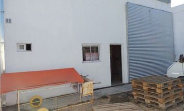 GALPON CON LOCAL COMERCIAL AL FRENTE