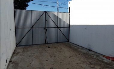 GALPON CON LOCAL COMERCIAL AL FRENTE