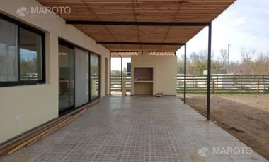 CASA EN VENTA Y ALQUILER  EN PUERTOS DE ESCOBAR  - FINANCIA - MAROTO PROPIEDADES-