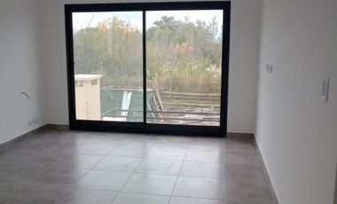 CASA EN VENTA Y ALQUILER  EN PUERTOS DE ESCOBAR  - FINANCIA - MAROTO PROPIEDADES-
