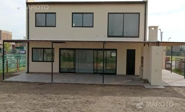 CASA EN VENTA Y ALQUILER  EN PUERTOS DE ESCOBAR  - FINANCIA - MAROTO PROPIEDADES-