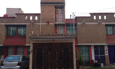 Venta de Casa Beta en Chicoloapan 4 Recamaras 3 Niveles $1,200,000 a tratar