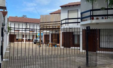 Venta de duplex tres ambientes con patio y cochera en San Bernardo del Tuyu