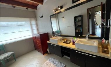 casa en arriendo en siberia. Cod A4696