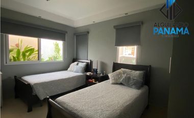 SE VENDE CASA EN COSTA VERDE $265,000 AM