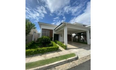 SE VENDE CASA EN COSTA VERDE $265,000 AM