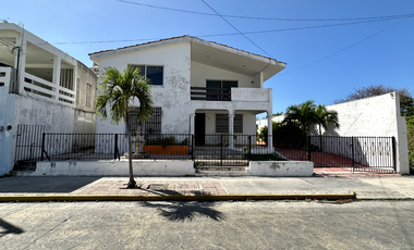 Casa en venta sobre calle principal de acceso de Mérida al Malecón de Progreso.