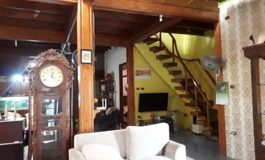 Dijual rumah 2 lantai siap huni di Perumahan Usman purwakarta