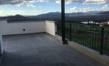 Departamento Zibata con vista al campo de golf