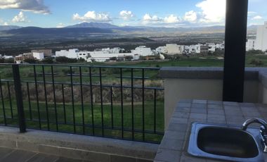 Departamento Zibata con vista al campo de golf