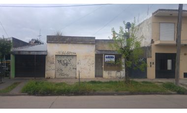 Casa en venta en Gonzalez Catan Calle: José L. Larre Nº 92