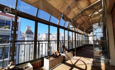 Departamento con gran balcón terraza a la venta. 5 ambientes en Recoleta.