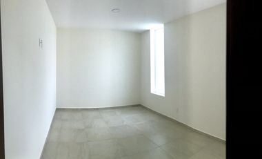 Vendo casa en Juriquilla Condesa con recámara en PB $4,400,000