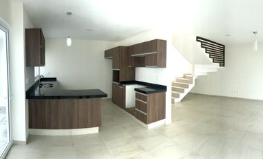 Vendo casa en Juriquilla Condesa con recámara en PB $4,400,000