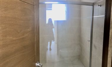 Vendo casa en Juriquilla Condesa con recámara en PB $4,400,000