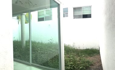 Vendo casa en Juriquilla Condesa con recámara en PB $4,400,000