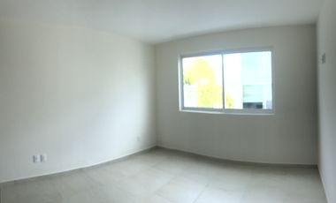 Vendo casa en Juriquilla Condesa con recámara en PB $4,400,000