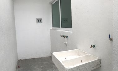 Vendo casa en Juriquilla Condesa con recámara en PB $4,400,000
