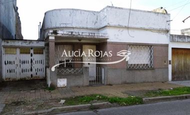 EXCELENTE CASA DE LOTE 10X25 3 AMB-GGE 3 AUTOS-CONSTANIA 1100-CIUDADELA