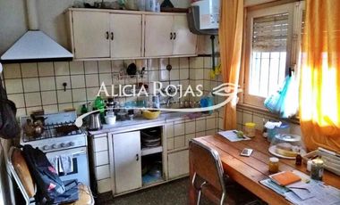 EXCELENTE CASA DE LOTE 10X25 3 AMB-GGE 3 AUTOS-CONSTANIA 1100-CIUDADELA