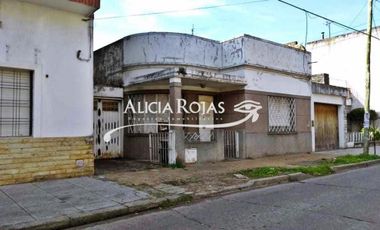 EXCELENTE CASA DE LOTE 10X25 3 AMB-GGE 3 AUTOS-CONSTANIA 1100-CIUDADELA