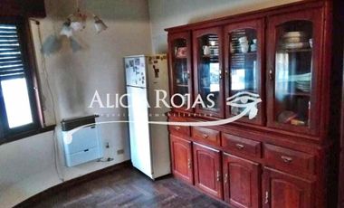 EXCELENTE CASA DE LOTE 10X25 3 AMB-GGE 3 AUTOS-CONSTANIA 1100-CIUDADELA