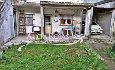 EXCELENTE CASA DE LOTE 10X25 3 AMB-GGE 3 AUTOS-CONSTANIA 1100-CIUDADELA